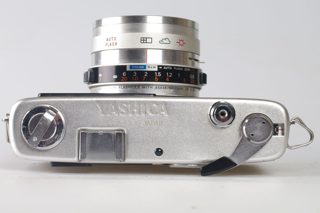 111000-Yashica-M5-Top.jpg